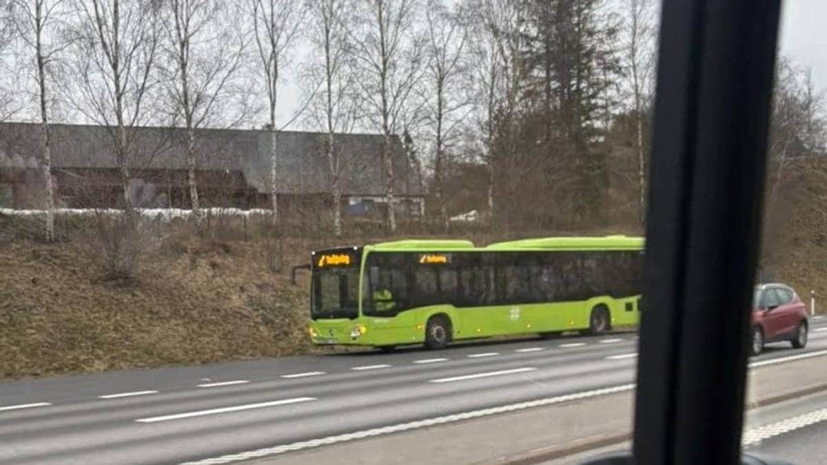 14 år gammel gutt stjal og kjørte buss for tredje gang på seks måneder