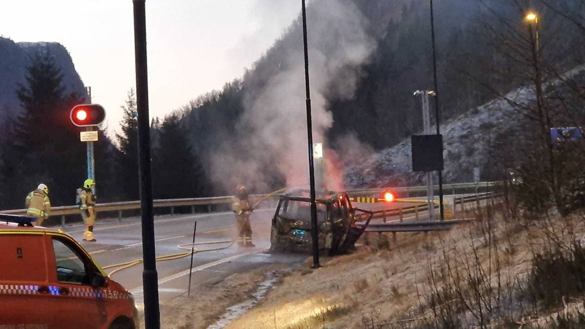 Ambulanse i full fyr – E39 stengt