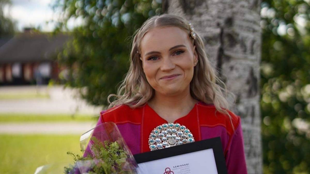 Samii Rajoka Sámiráđi girjjálašvuođabálkkašupmi geigejuvvui Vuolabii – NRK Sápmi ...