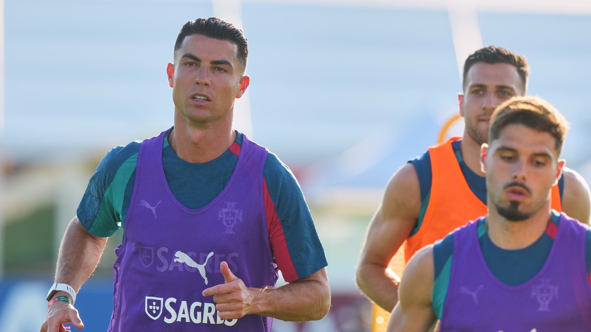 Portugal hedrer Jota med VM-armbånd