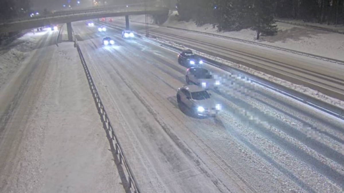 Glatte veier på Østlandet: – Bilister må senke hastigheten