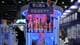 ADEK BERRY / AFP,NTB Robot som lager coctail vises frem under Beijing Sci-Fi Carnival i mars 2026.