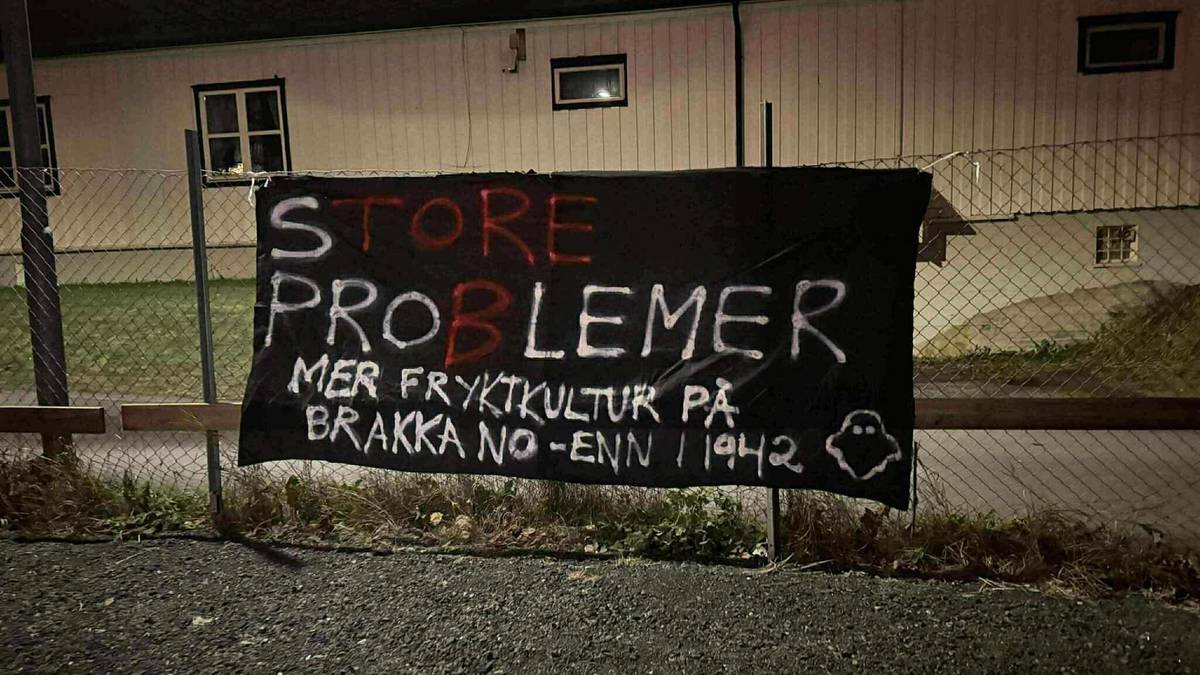Kritisk banner dukket opp utenfor «Brakka»