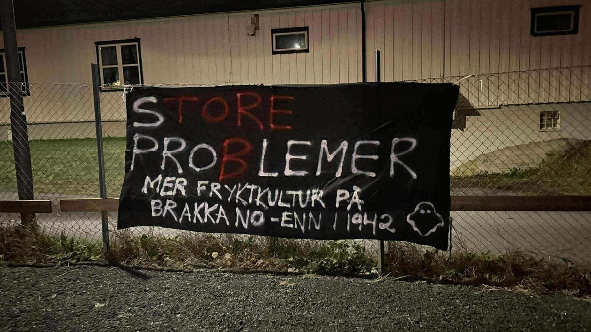 Kritisk banner dukket opp utenfor «Brakka»