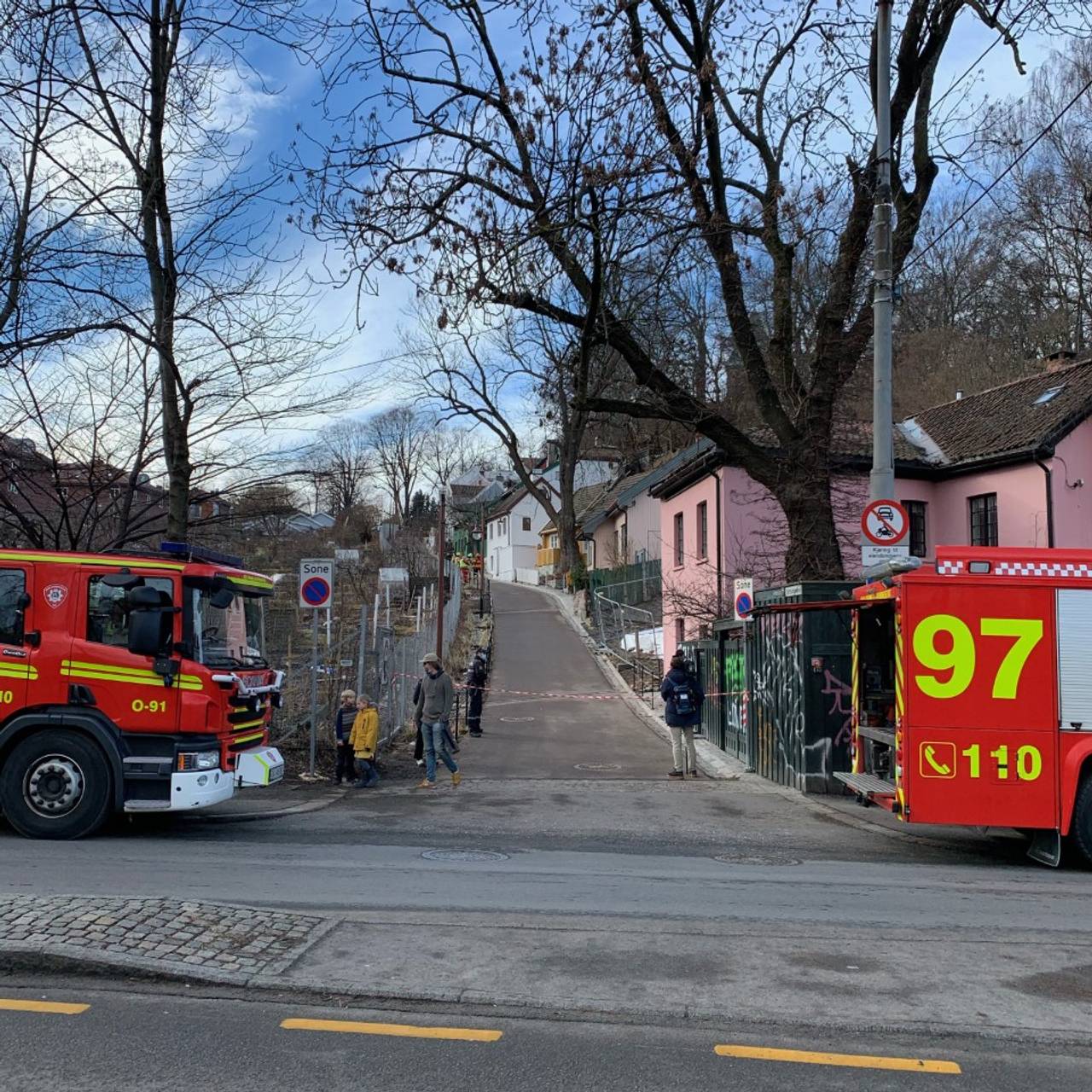 Nødetatene er på stedet etter at et jordras gikk i Oslo