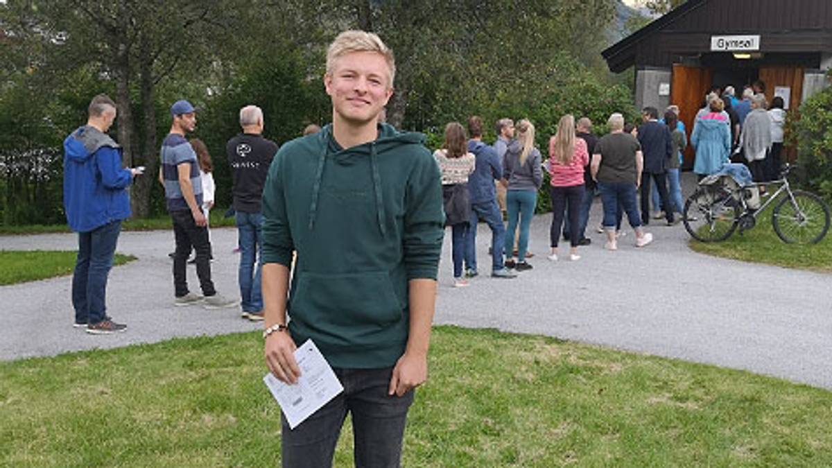 Elias (18) venta halvtimen før han fekk røysta på seg sjølv – NRK Vestland
