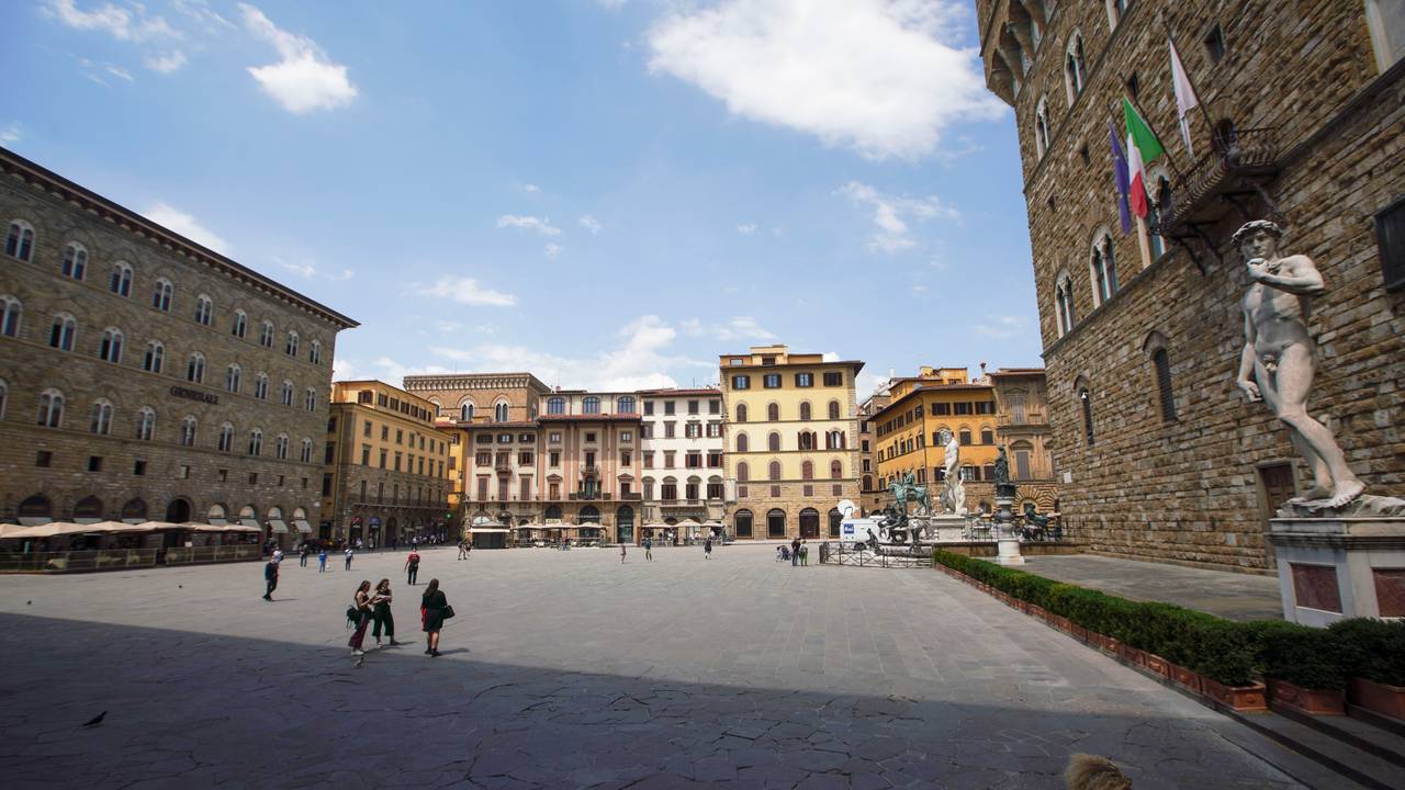 Florence's Piazza della Signoria by Palazzo Vecchio. Etter. 3. juni.