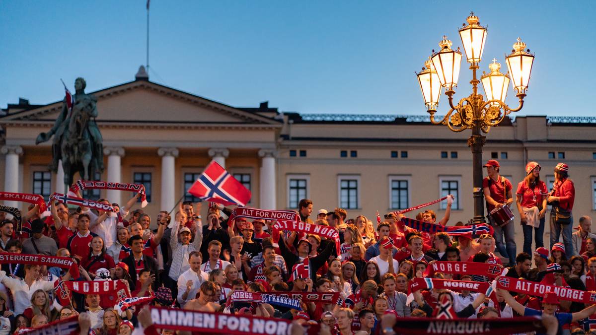 Reiser hjem for å bli med på VM-fest: – Får koste hva det koste vil