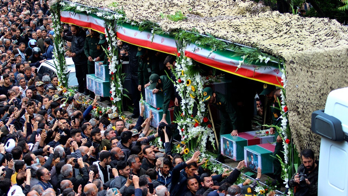 Iranere minnes omkomne president Raisi