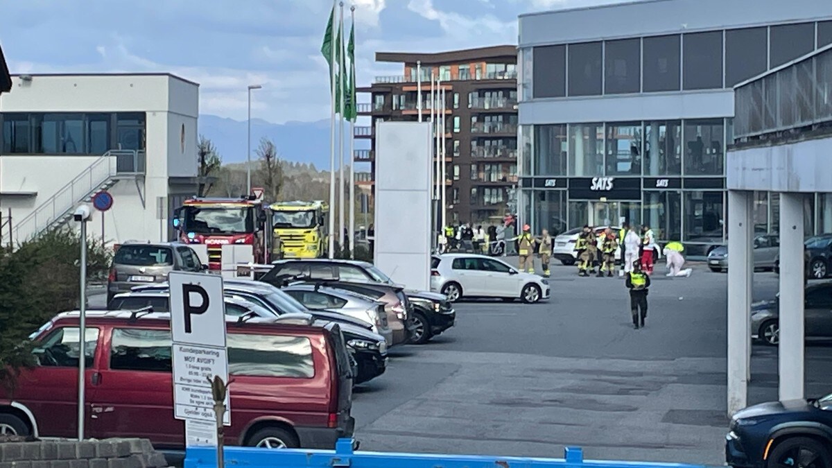 Politiet har rykket ut til moské etter melding om pulver