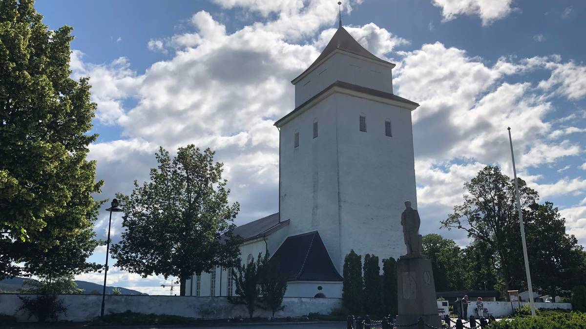 Haug Kirke åpner Dørene – NRK Buskerud – Lokale Nyheter, TV Og Radio