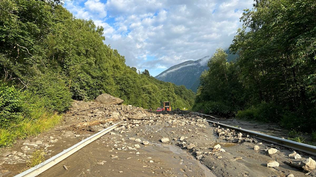 Torrential Rain Causes Landslides and Road Closure on National Highway 70