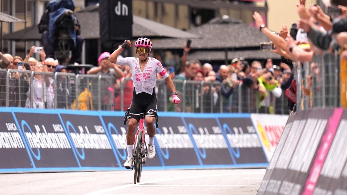 Richard Carapaz vant Giro-etappe etter sent solobrudd