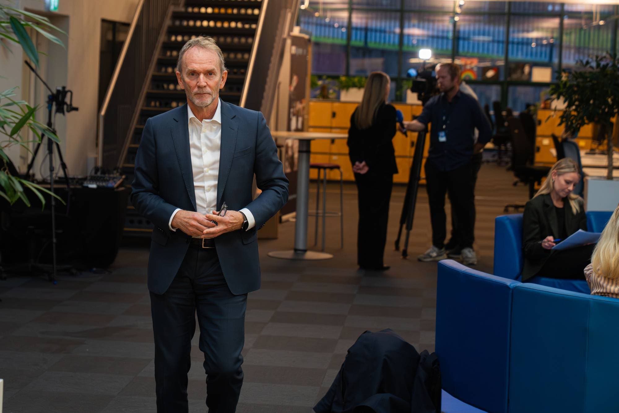 En mann i dress. Harald Magnus Andreassen er ved NRK Dagsnytt 18.