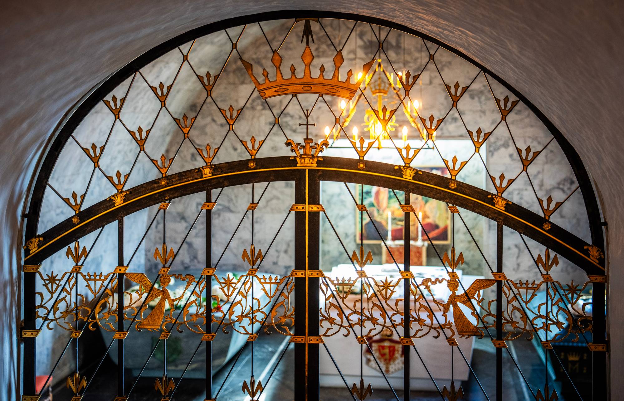Kong Harald er stedt til hvile i sin sarkofag i krypten i slottskirken, ved siden av de to sarkofagene til henholdsvis kong Haakon VII og dronning Maud og kong Olav og kronprinsesse Märtha.