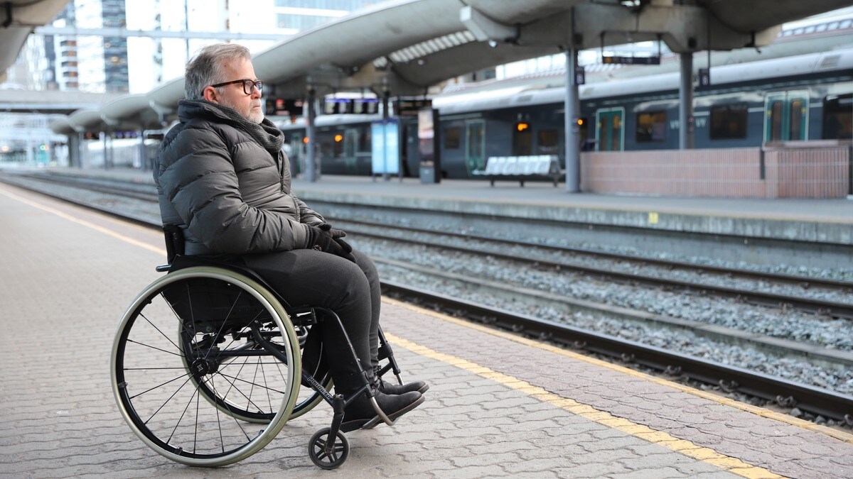 Må vente lenge på inkluderende tog: – Det føles ikke bra