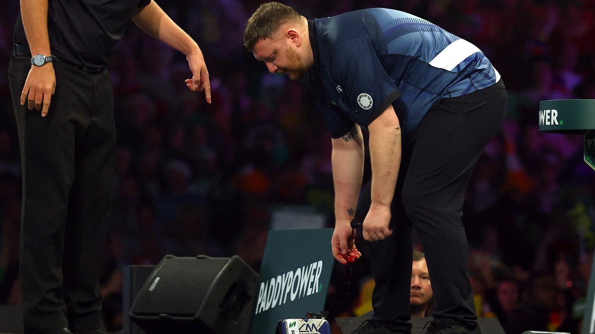 Drama i dart-VM – spiller gikk av scenen med blodig hånd etter raseriutbrudd