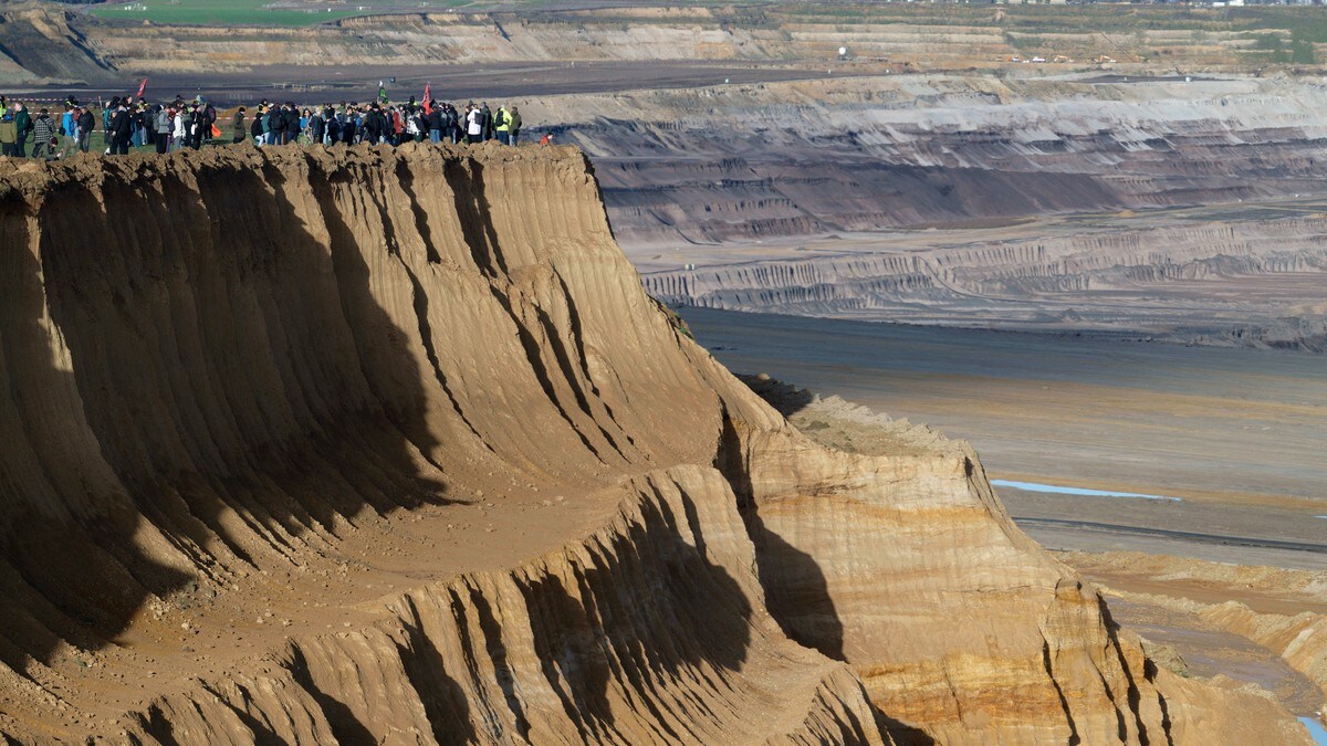 Klimaaktivister demonstrerer mot utbygging av kullgruve