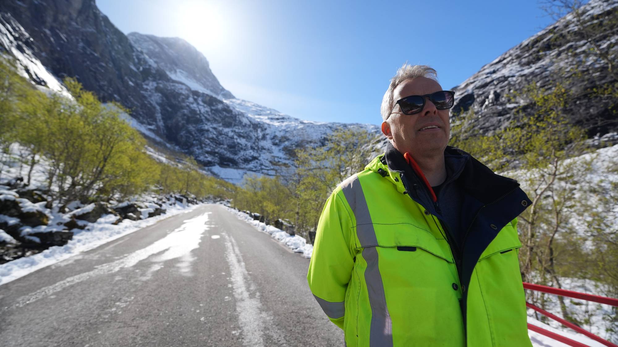 Byggeleder Roar Vikhagen under åpninga av Trollstigen april 2026