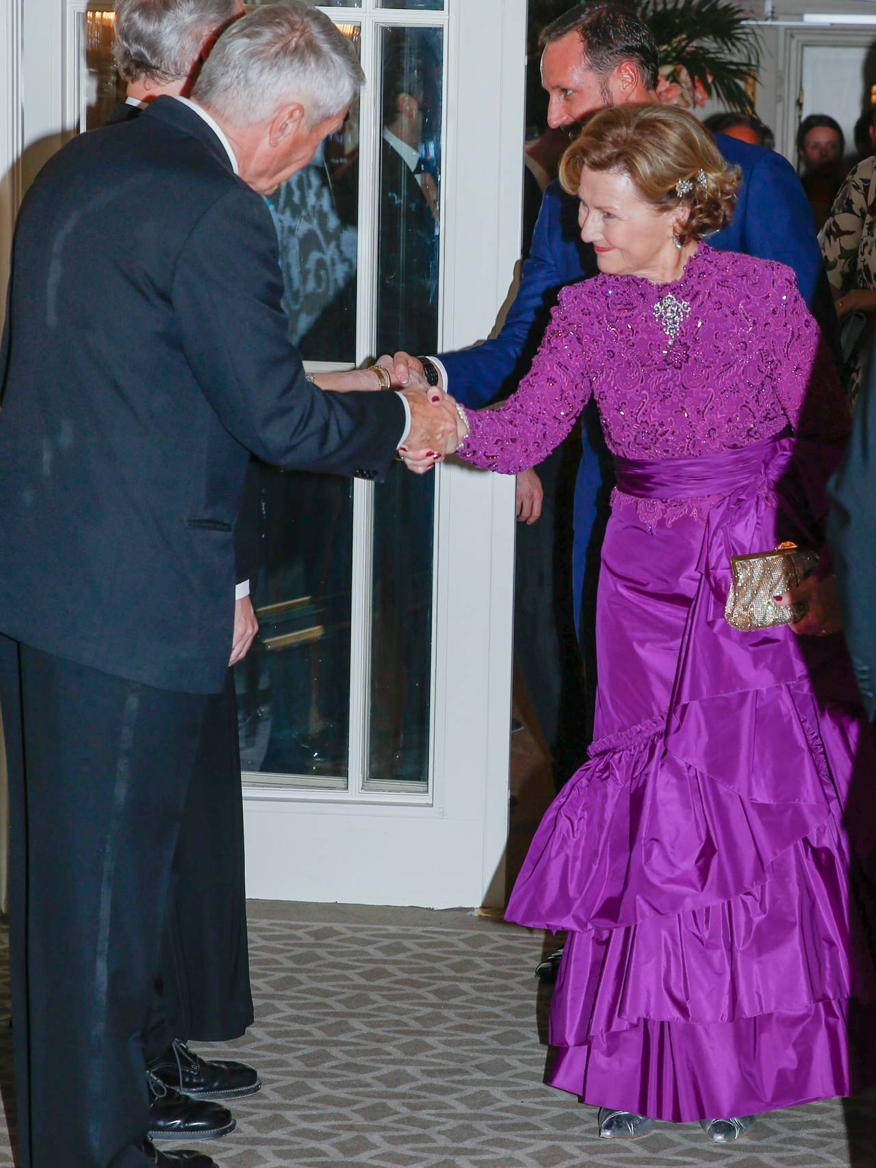 Dronning Sonja lilla kjole