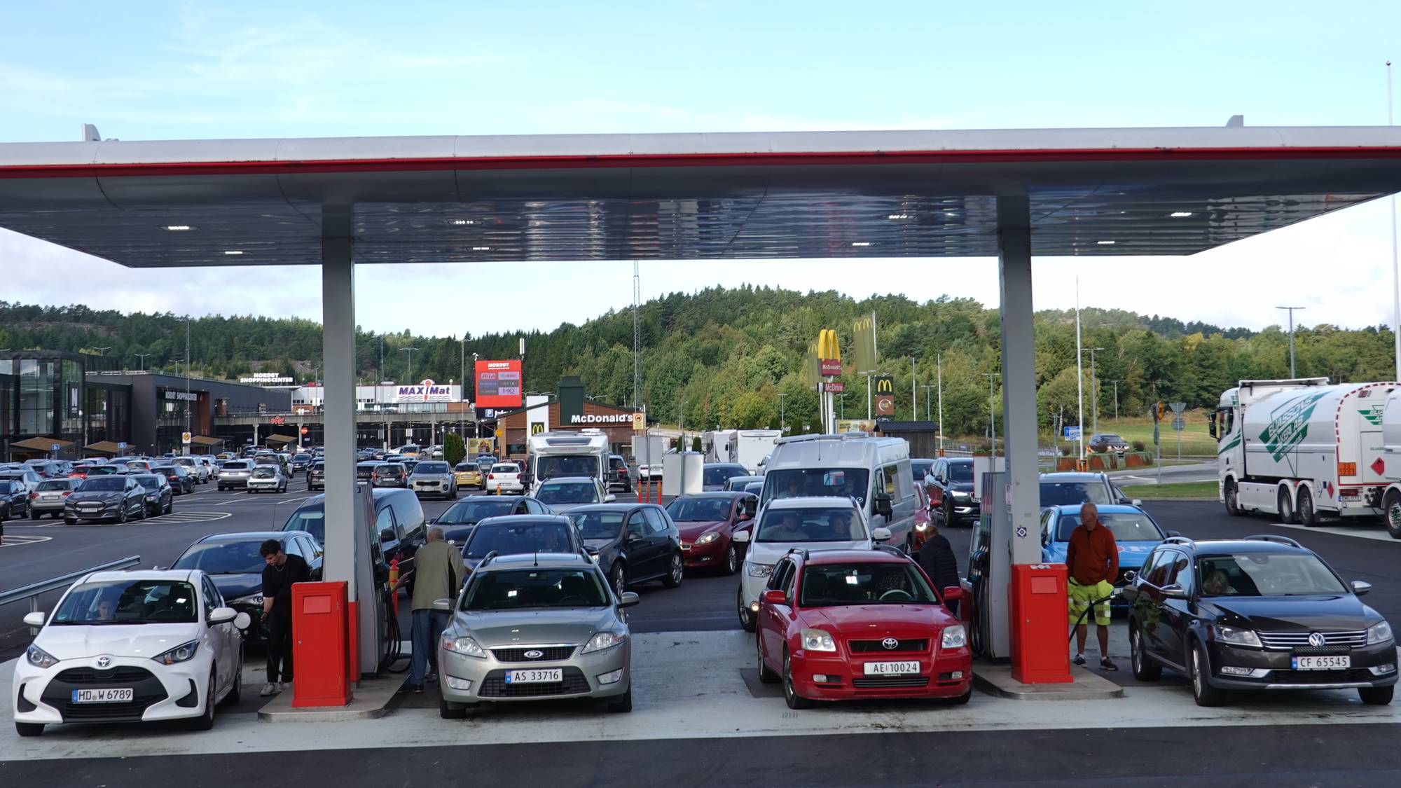 Lange køer på Nordby i Sverige for å fylle drivstoff