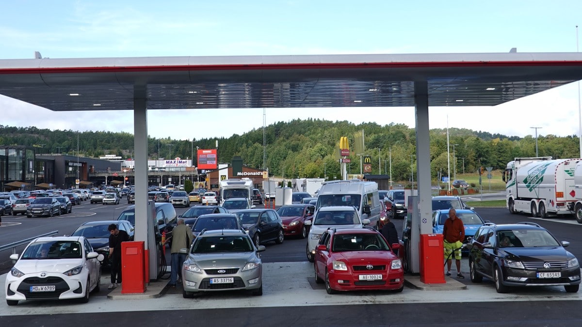 Her sparer du ti kroner literen – nå vil svensker fjerne avgiftene for godt