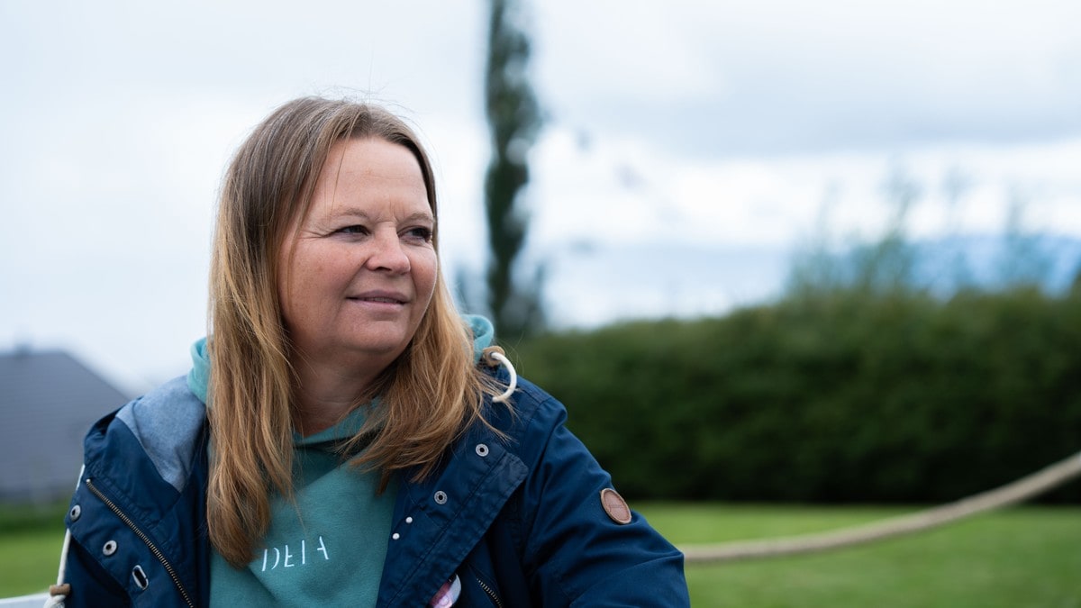 Blei utbrent av demenssjuk mor – no krev ho svar frå politikarane