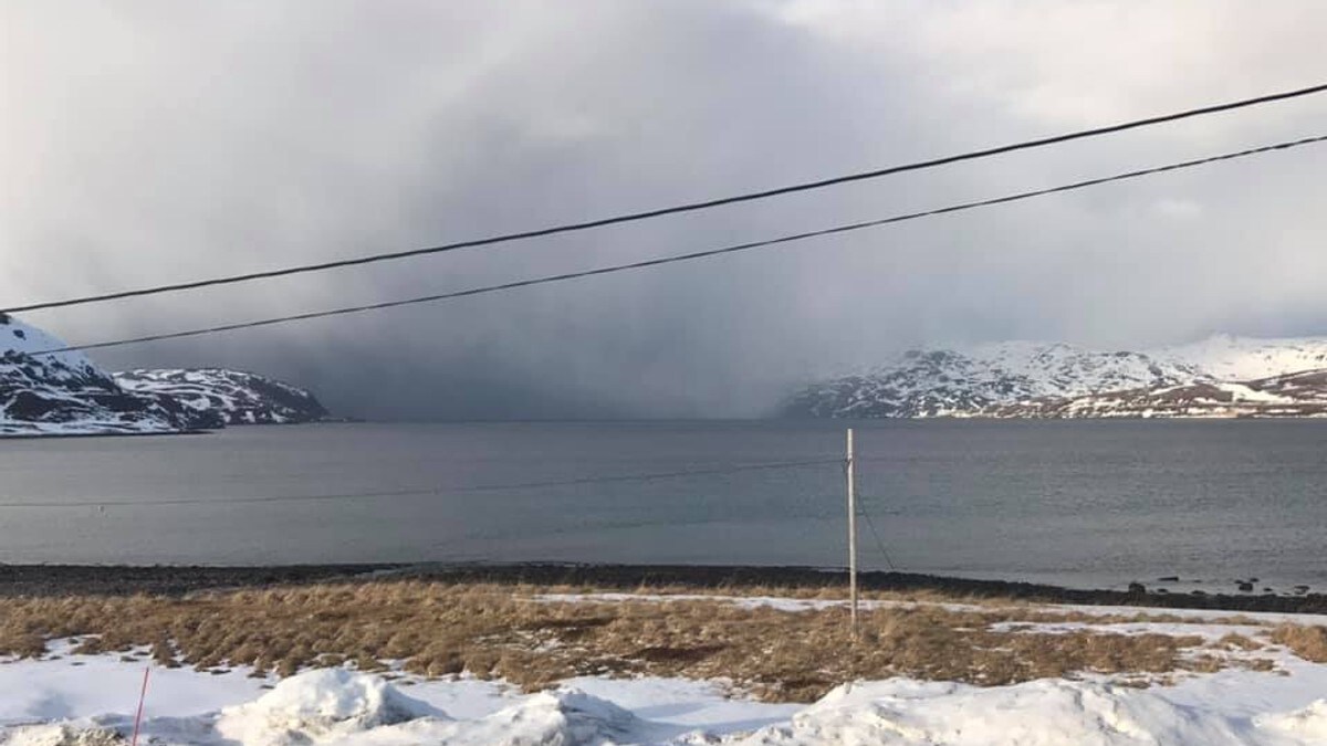 HEFTIG BYE: Heilt nord i landet er det solgløtt mellom snøbyene. Dette bildet tok Katrine Andersen Nesse måndag.