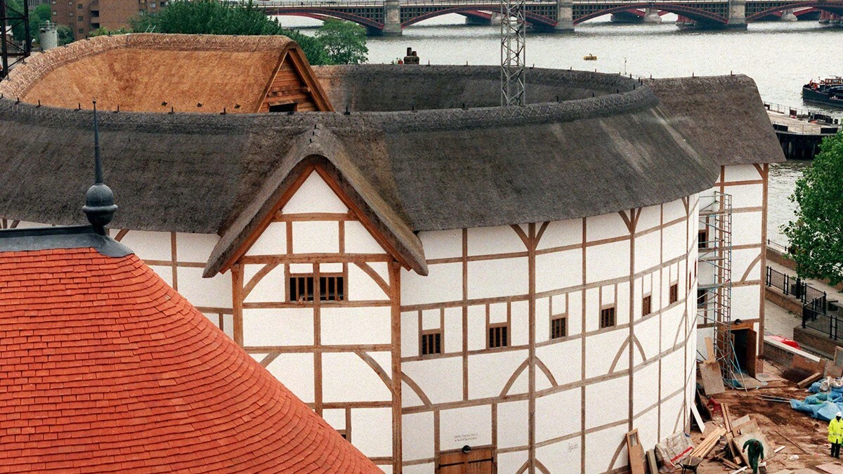 Shakespeare's Globe truet av korona