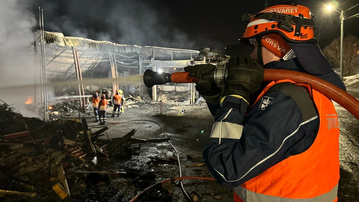 Kommunetoppar skryter av lokalbefolkninga etter Øksfjord-brannen