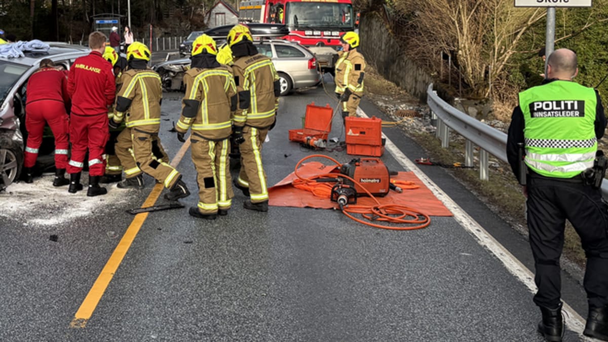 Luftambulanse til bilulykke - E39 stengt