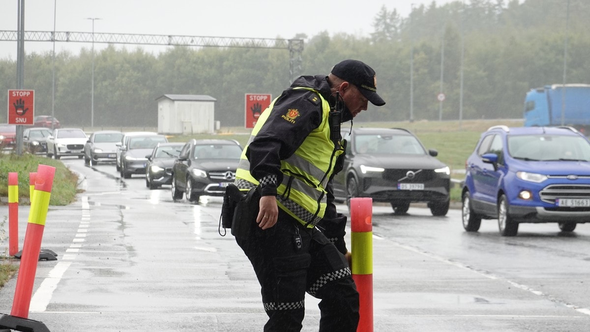 Nå kan politiet stoppe deg på grensa: – Ha med pass eller nasjonalt ID-kort