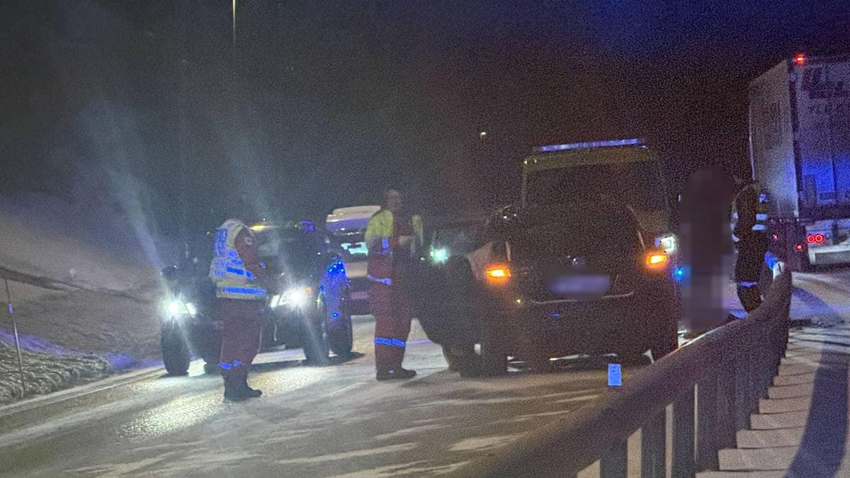 Bil kjørt av veien på E18