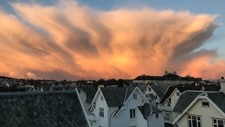 Denne flotte skyen ble fotografert i Stavanger søndag morgen. Skyen har et spesielt bølgemønster, som kommer av vindretningen. 