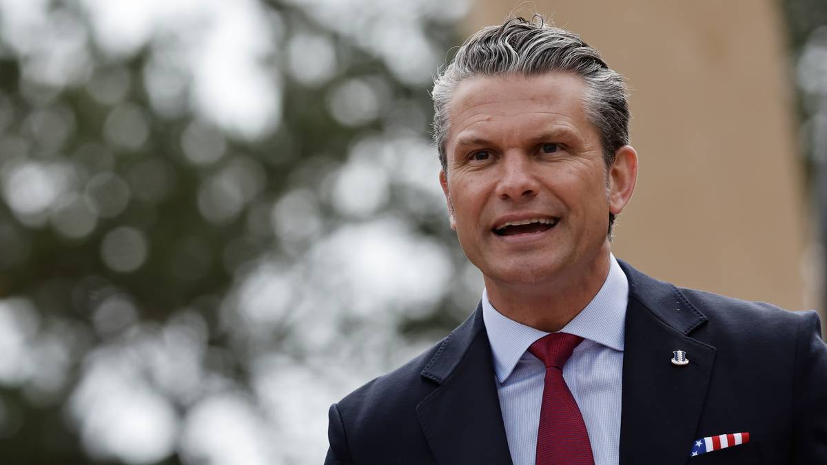 Hegseth på D-dagen: Advarer Europa om «farlig invasjon»