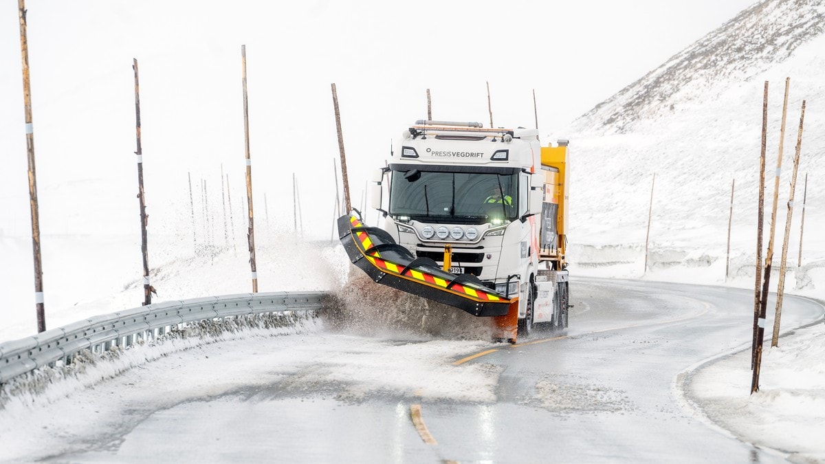 Vegvesenet vil brøyte med elbiler: – Bare tøys