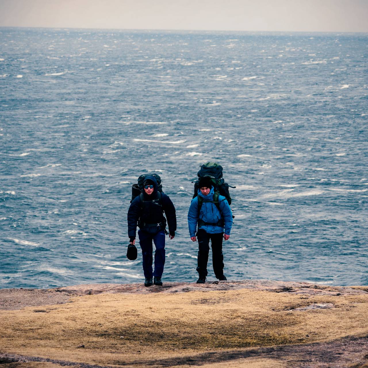Første stegene på ekspedisjonen over Lindesneshalvøya