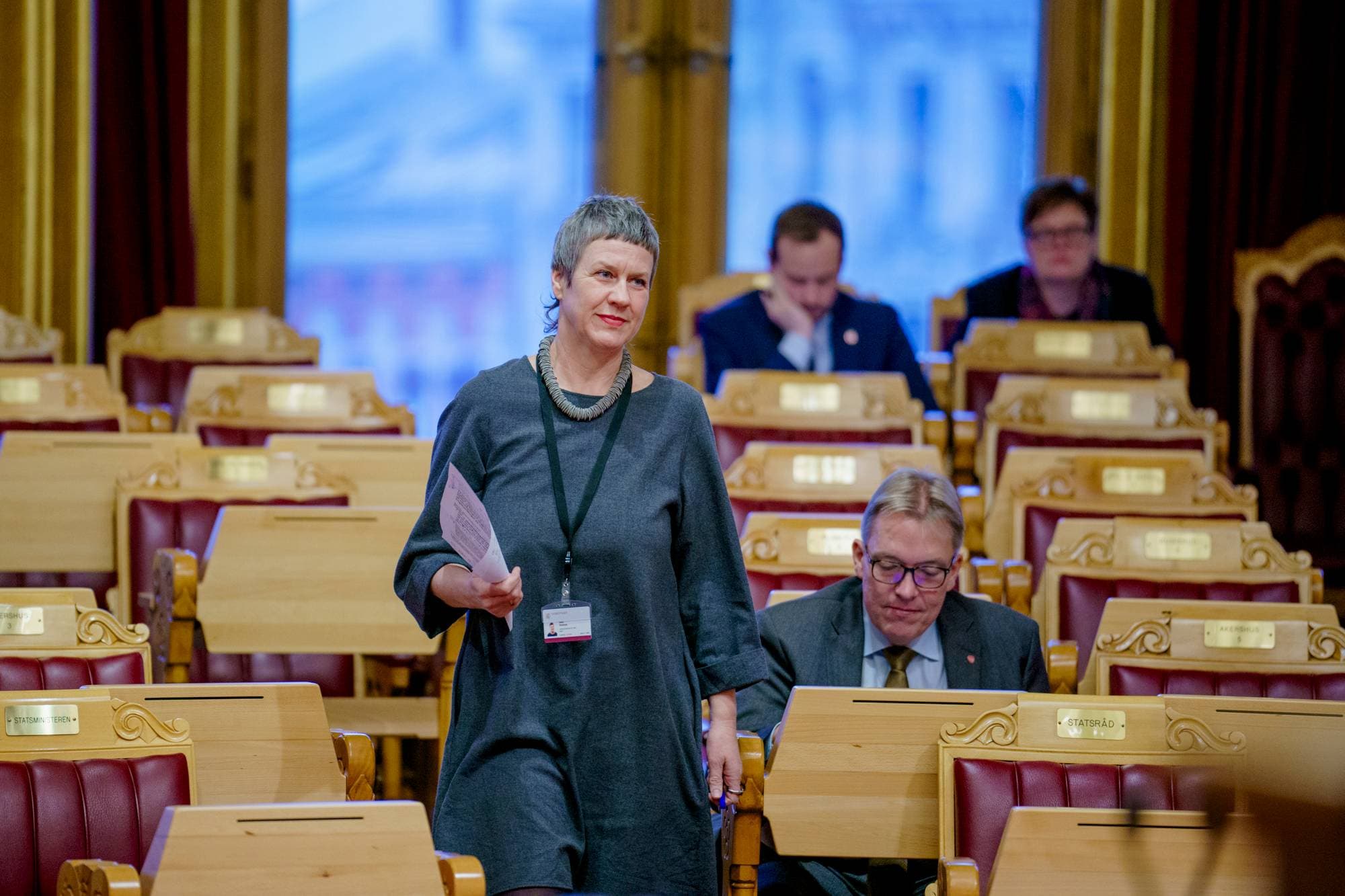 Legger frem dokumentasjon som skal vise kommunistisk kupp i Rød Ungdom ...