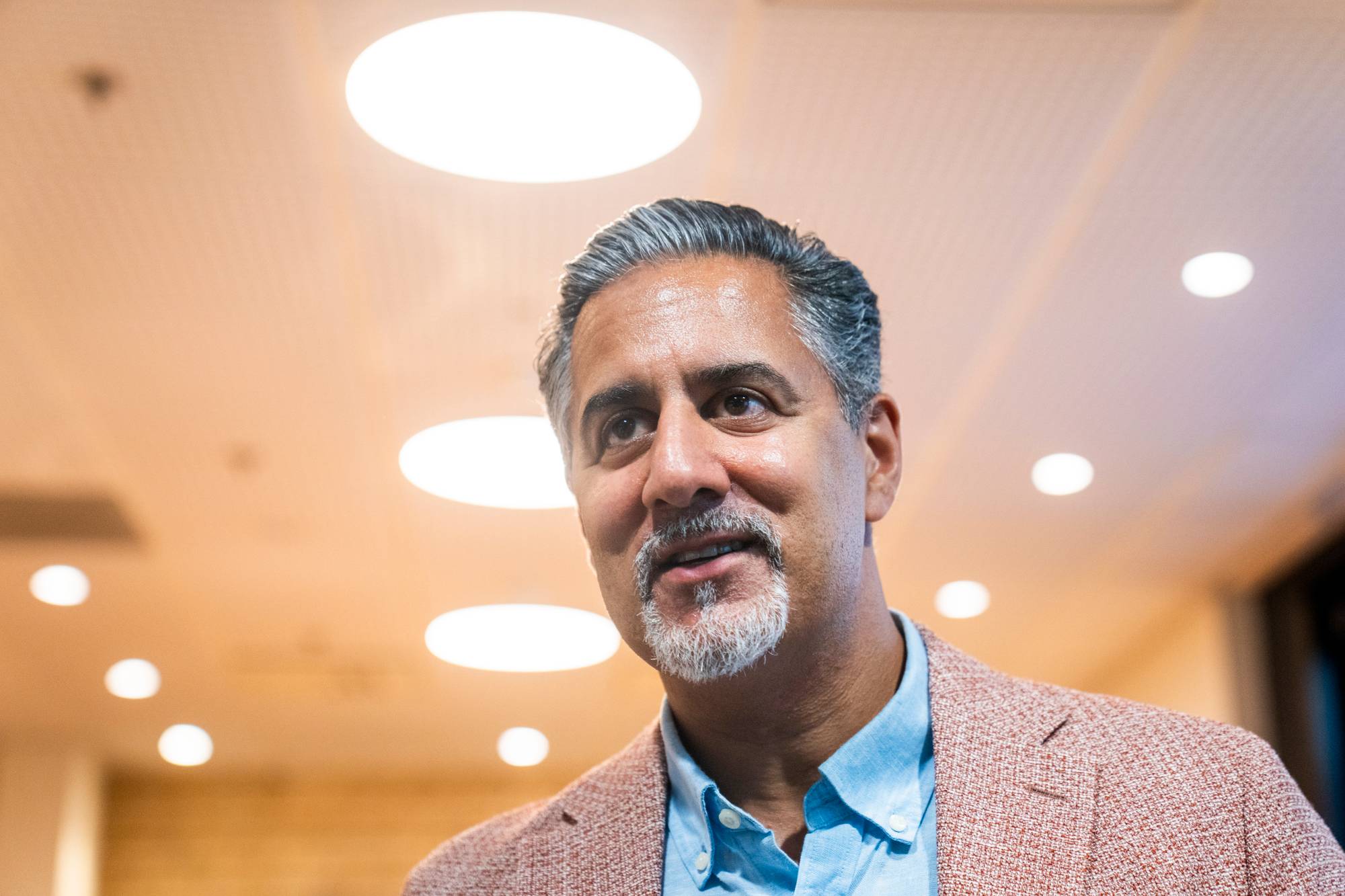 Abid Raja med bart og skjegg