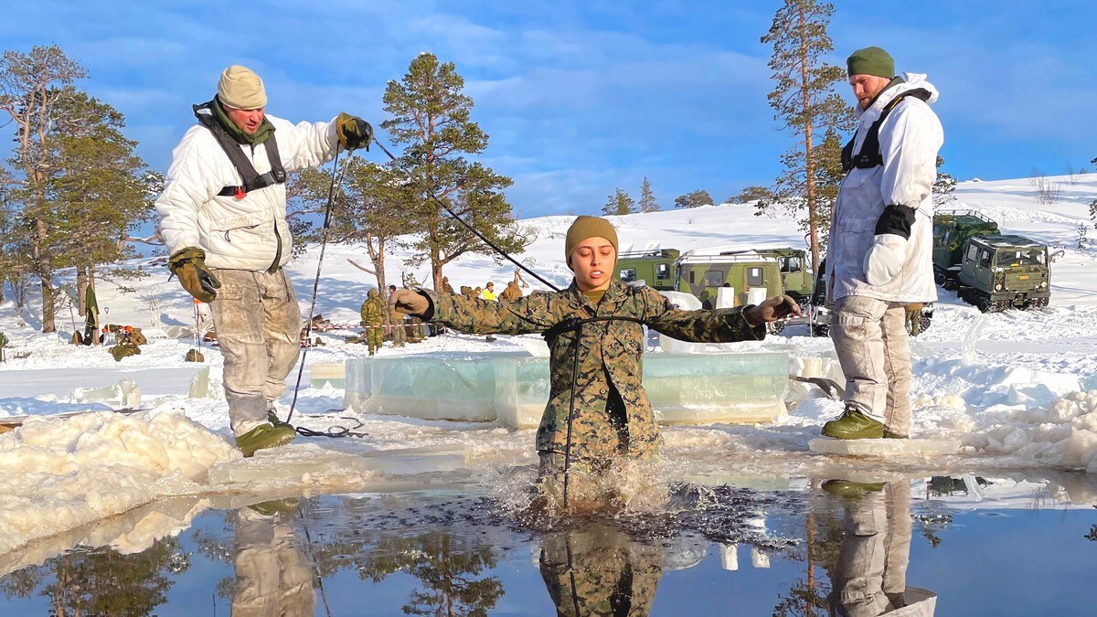 Slik trener US Marines i Norge for å overleve i ekstrem kulde