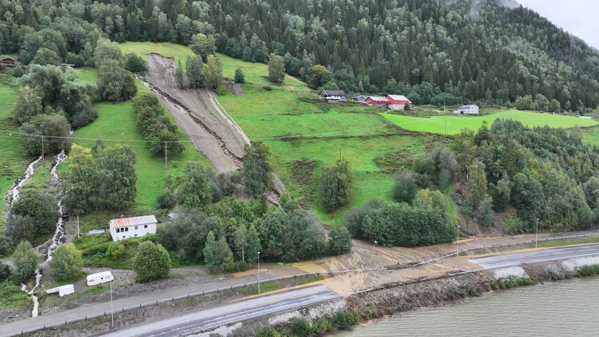 Gudbrandsdalen stengt for tog- og biltrafikk: – Vi er totalisolert