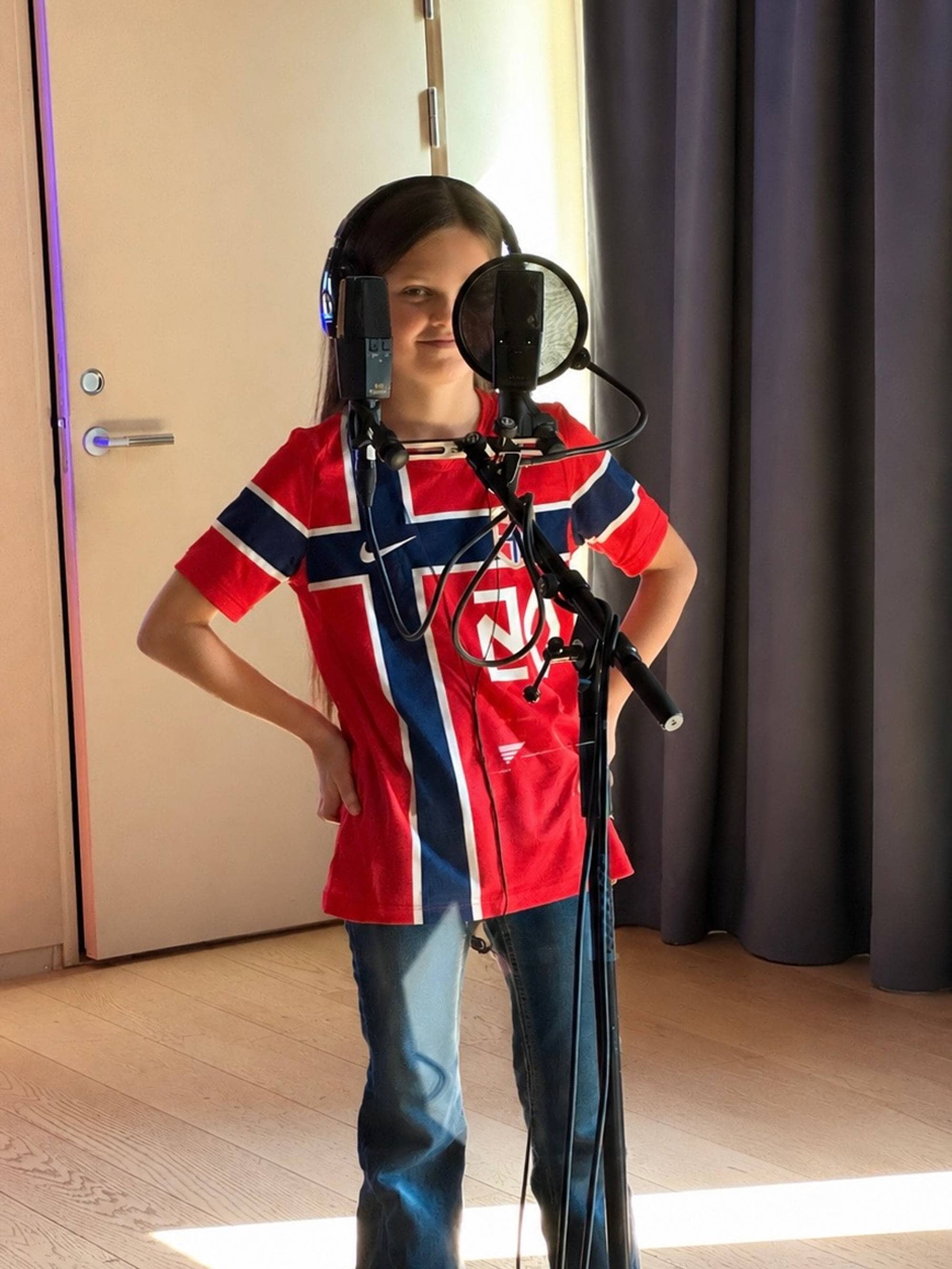 Sophia Jacobsen som synger 