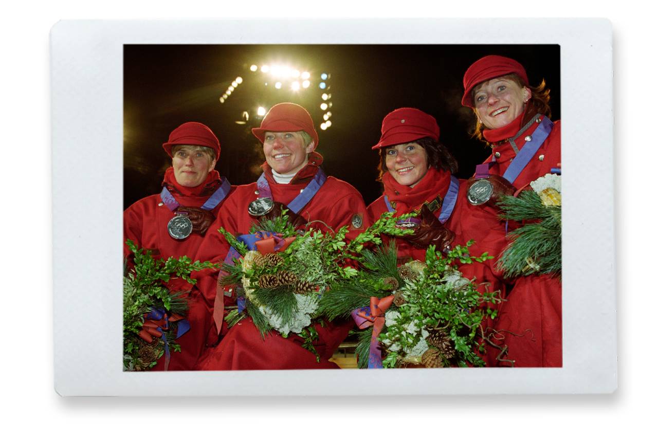 Vinter-OL på Lillehammer. 4 x 5 kilometer stafett for kvinner på Langrenn. De norske sølvjentene med medaljene. F.v. Inger Helene Nybråten, Anita Moen, Elin Nilsen og Trude Dybendahl.