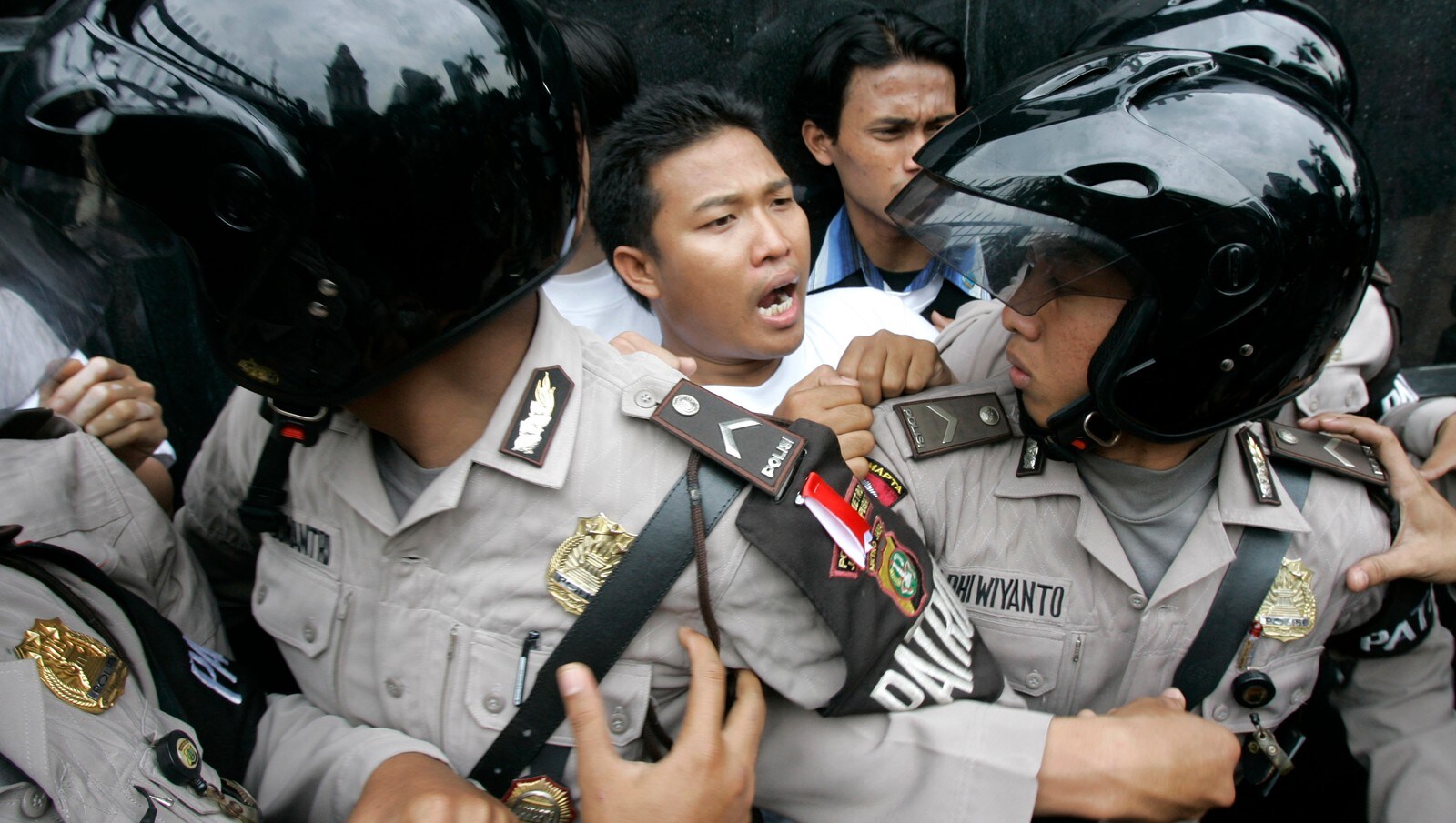  OL  protester i Indonesia  NRK Urix Utenriksnyheter og 