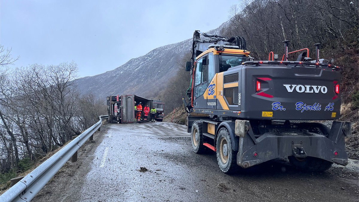 Henger veltet &ndash; E10 stengt i flere timer