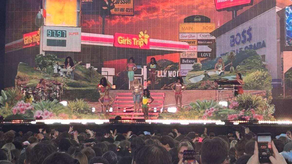 Fre God Fire bortvist fra Neonfestivalen - men god stemning totalt – NRK ...