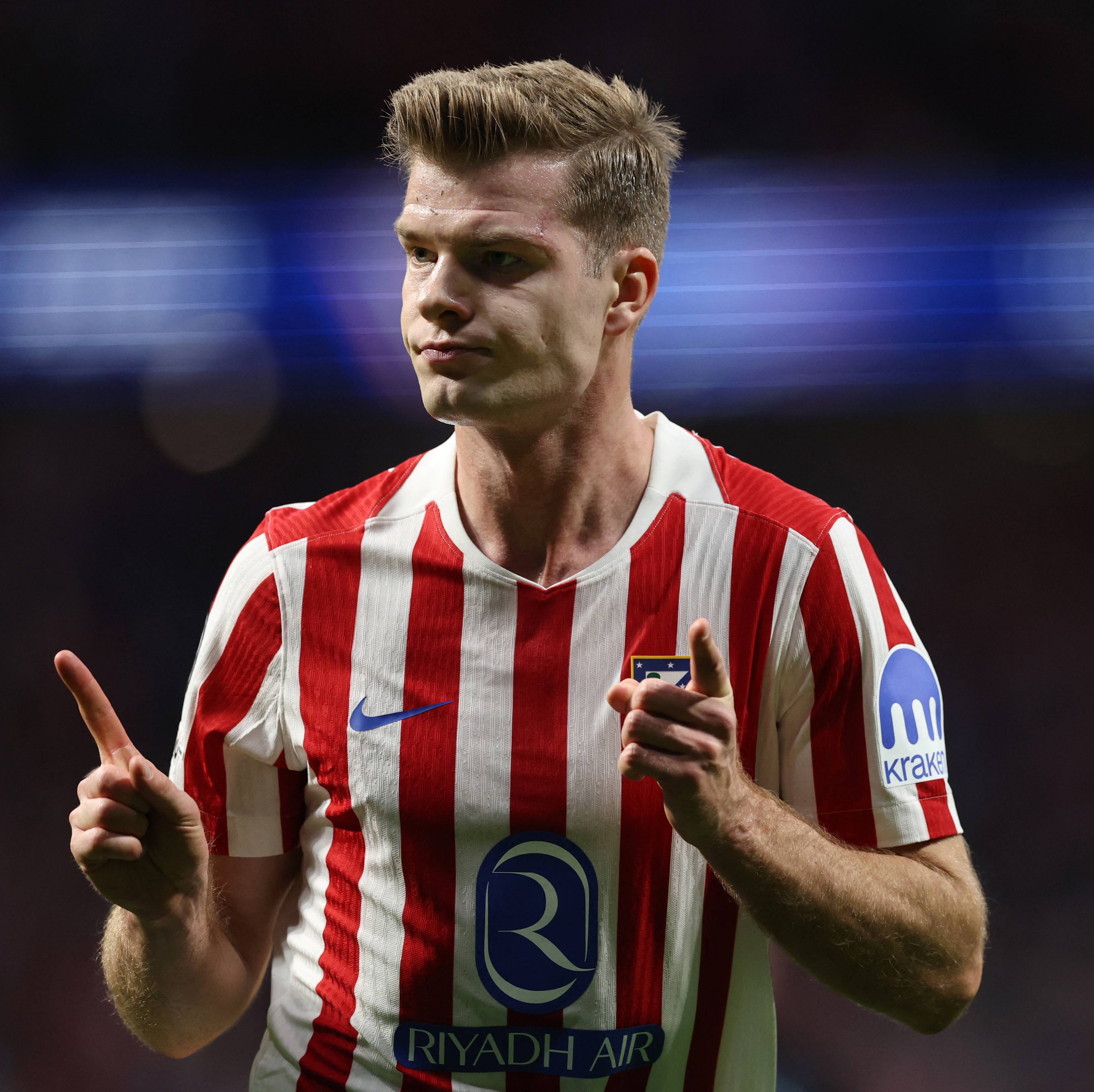 Alexander Sørloth feirer en scoring