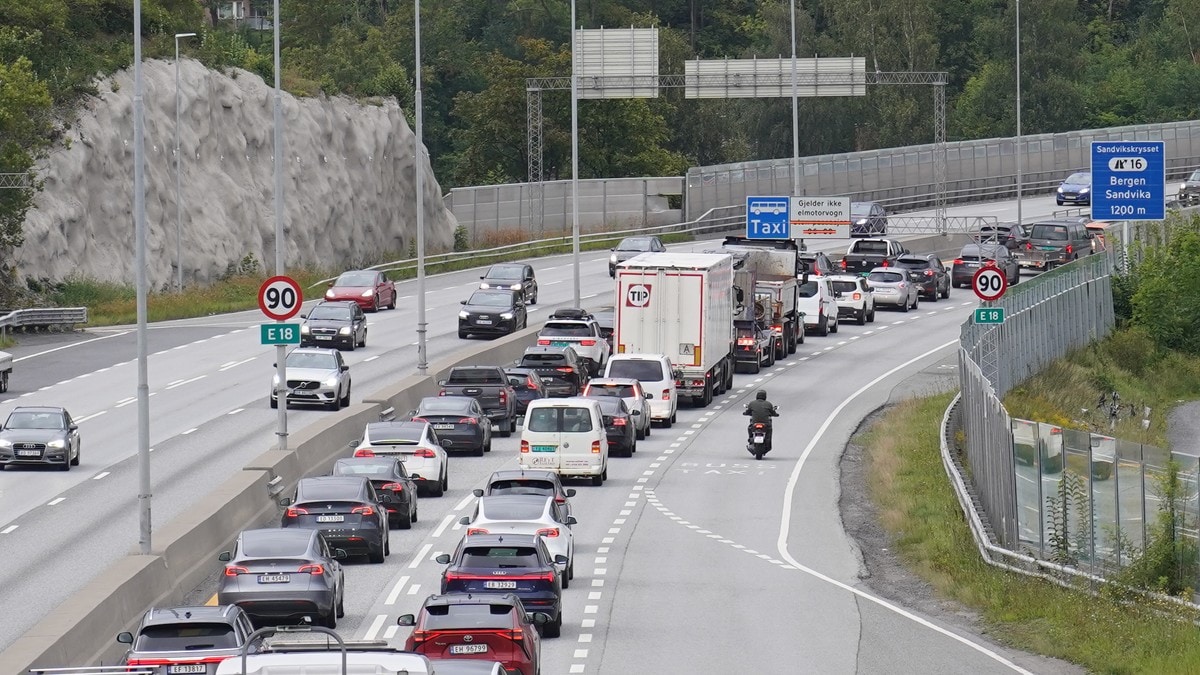 Elbilene får ikke komme tilbake til bussfila: – Frekkhetens nåde­gave