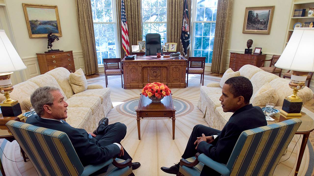 Det ovale kontor i Det hvite hus slik det så ut da George W. Bush møtte Barack Obama 10. november 2008.