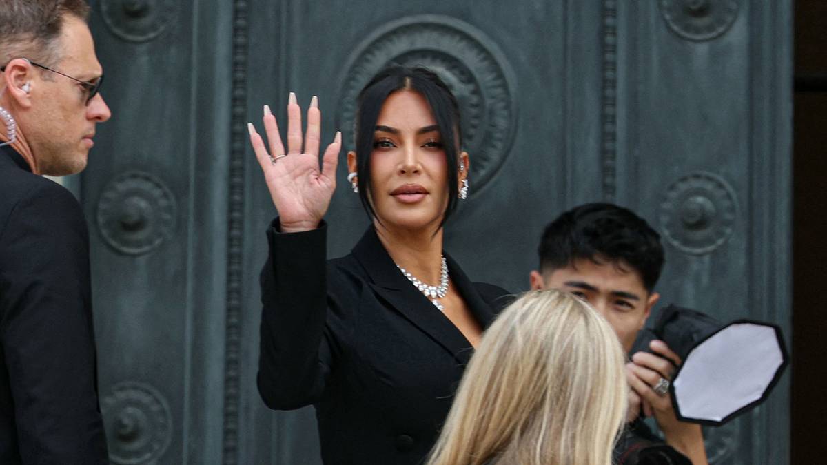 Domstolen i Paris har dømt Kardashian-ranerne til opptil tre års fengsel